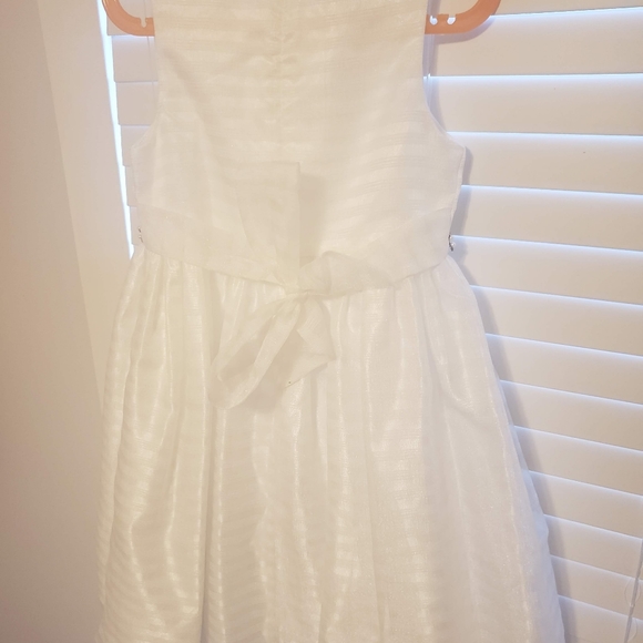 White formal dress perfect for a flower girl - Picture 3 of 4